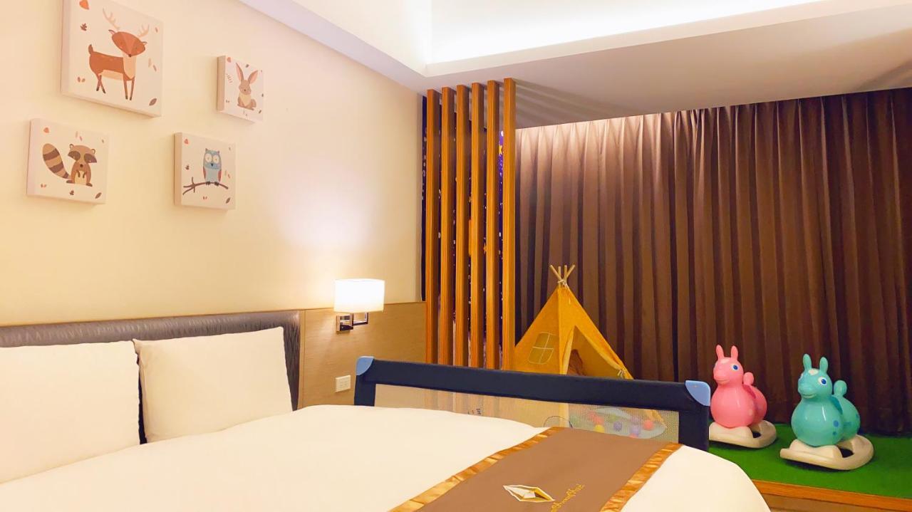 Tsun Huang Hotel Kota Chiayi Bagian luar foto