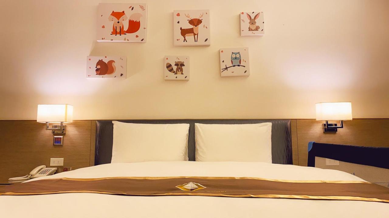 Tsun Huang Hotel Kota Chiayi Bagian luar foto