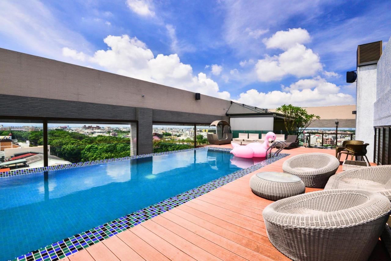 Tsun Huang Hotel Kota Chiayi Bagian luar foto