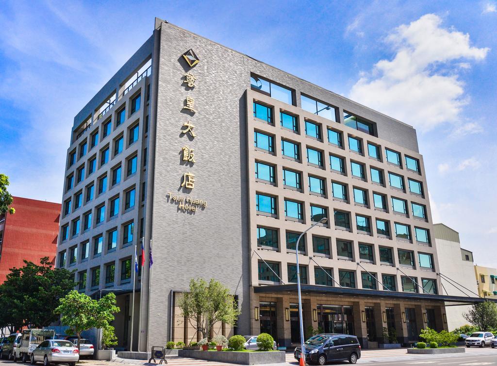 Tsun Huang Hotel Kota Chiayi Bagian luar foto