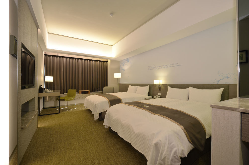 Tsun Huang Hotel Kota Chiayi Bagian luar foto