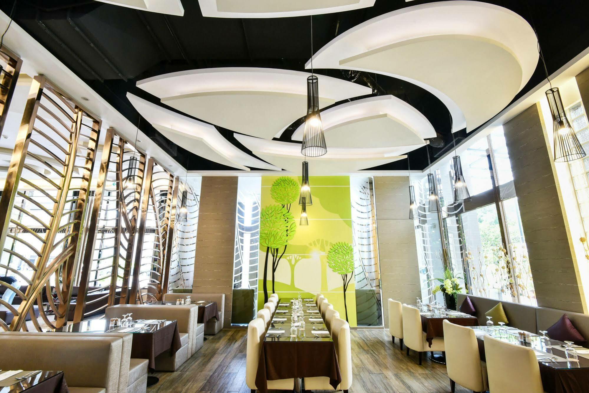 Tsun Huang Hotel Kota Chiayi Bagian luar foto