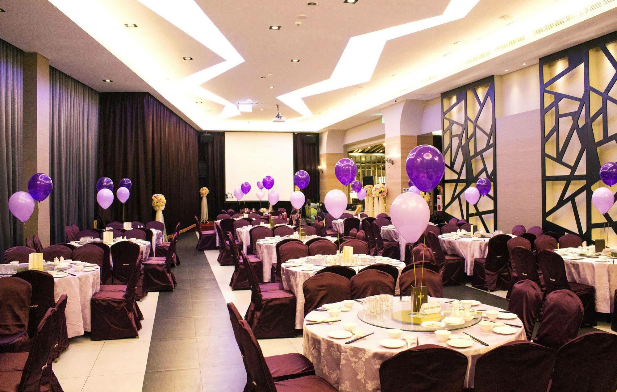 Tsun Huang Hotel Kota Chiayi Bagian luar foto
