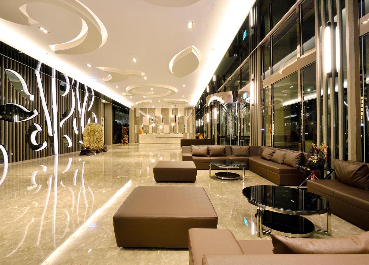 Tsun Huang Hotel Kota Chiayi Bagian luar foto